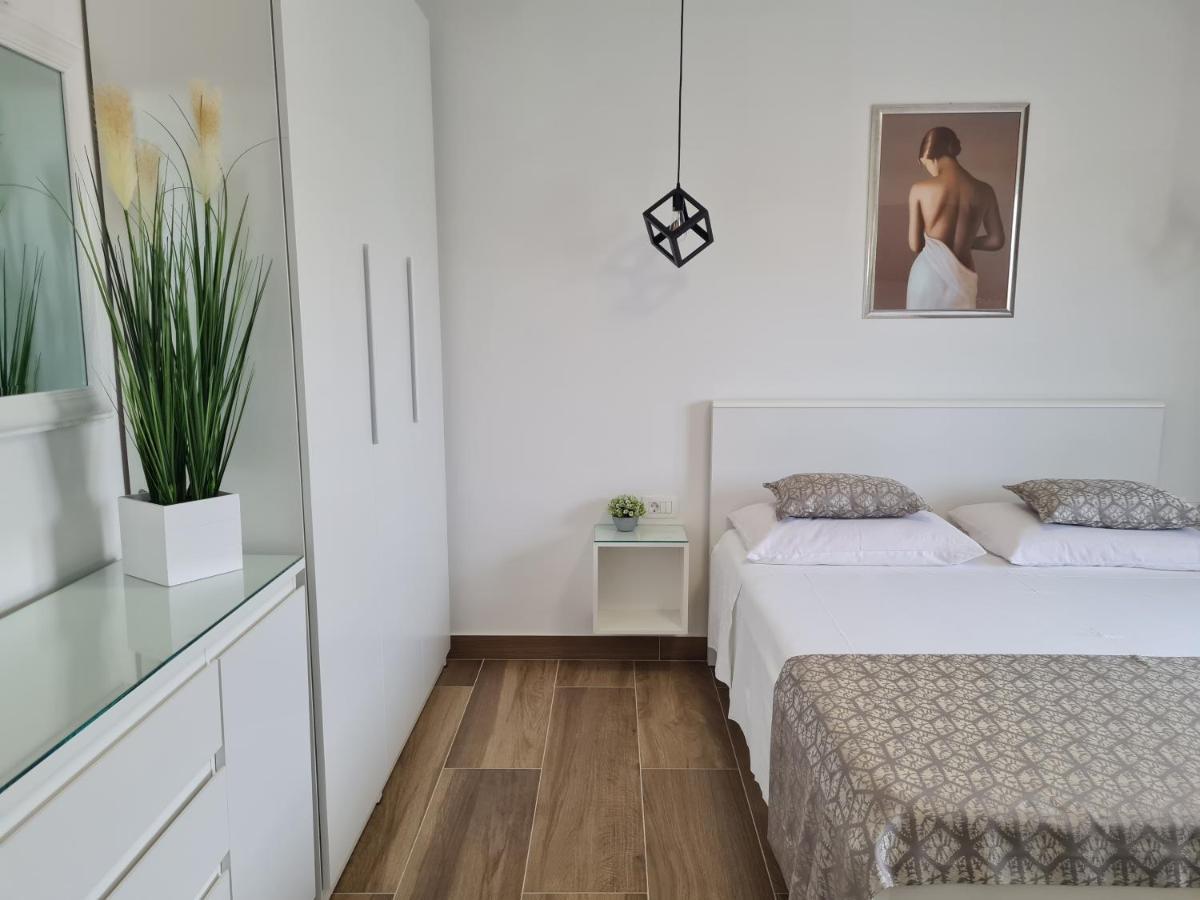 Apartments Tonka Трогир Екстериор снимка
